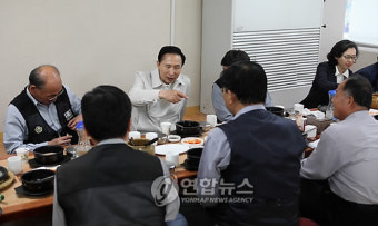 이 대통령, 택시기사들과 저녁식사