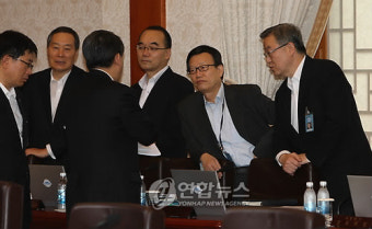 국무회의장의 수석비서관들