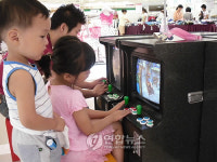 백화점 매장에 추억의 오락실