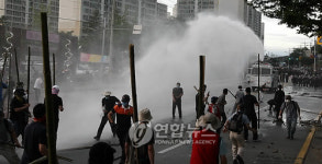 죽봉과 물대포