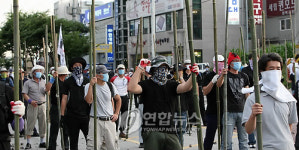 죽봉 등장한 민주노총 시위