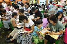 독서삼매경에 빠진 어린이들