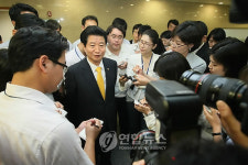 질문공세 속 안상수원내대표