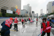광화문광장 분주한 개방준비