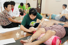 <카메라뉴스> 대학생들의 의료봉사활동