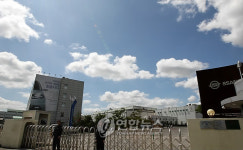 파란 하늘 아래 쌍용자동차