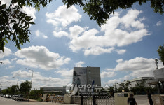 파란 하늘 아래 쌍용자동차