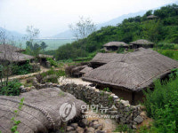 하동서 소설 토지 속 해방 장면 재연