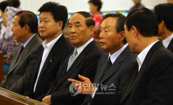 쾌유 기원 미사 참석한 동교동계
