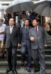 성당 나서는 동교동계