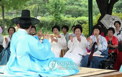 무더위는 대금연주로 잊으세요