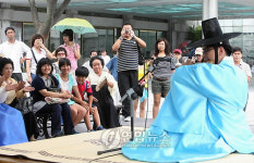 무더위는 대금연주로 잊으세요