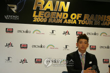 콘서트 테마는 심플과 내추럴”