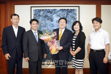 중소기업청 노조, 김기문 중기협회장에게 감사패