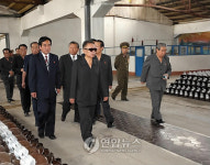 김위원장, 경성애자공장 시찰