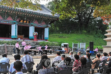 산사에서 울려퍼진 국악 선율