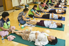 <카메라뉴스> 발 마사지 행복해요