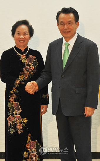 한총리 베트남 국가 부주석 접견