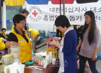 음성 대소적십자봉사회 노부부에 집을