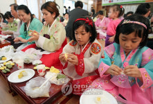 우리도 송편 잘 빚어요