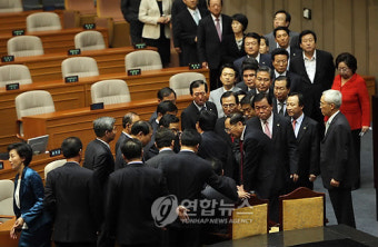 총리 임명동의안 野 반발 속 통과