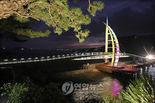 서귀포관광미항의 아름다운 새연교