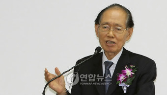 환영사하는 황장엽 전 북한 노동당 비서