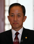 임명장 받은 김태영 국방부장관