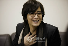 배용준 팬들의 힘 없으면 책 못 썼을 것