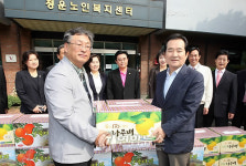 정세균 대표 노인복지센터 방문