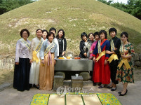 선덕여왕릉 헌다