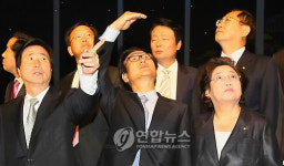 <2009 국감> 대학로예술극장 방문한 국회 문방위 위원들