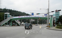 양산시 기존 육교에 첫 승강기 설치..9일 준공