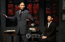 앙코르 공연하는 연극 웃음의 대학