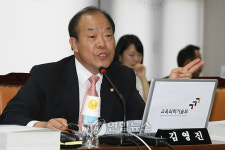  발언하는 김영진 의원