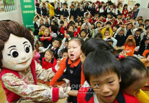 낯선 사람이 유혹하면 안되요을 외쳐요!!