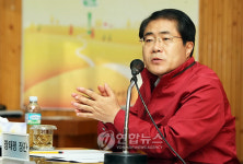 농민과 대화하는 장태평 장관
