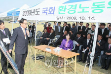 4대강 사업현장 돌아보는 환노위 위원들