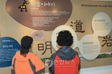 주민 화랑으로 탈바꿈한 마을창고
