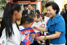 김윤옥 여사 캄보디아 초등학교 방문