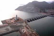 헬기서 촬영한 신시도와 새만금