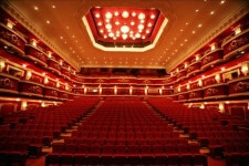 유니버설아트센터 재개관