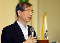 강연하는 박원순 변호사