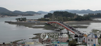 육지와 연결된 통영 해간도