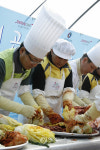 기업과 시골마을이 만드는 김장김치 먹어봐요~
