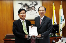 최충경 회장, 북한대학원대학교에 1억원 기탁