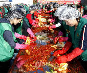 <카메라뉴스> 사랑의 김장담그는 부녀회