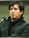 굳은 표정의 조재현