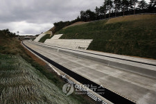 시원하게 뻗은 동해고속도로 현남∼하조대 구간