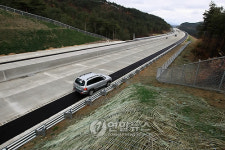 시원하게 뻗은 동해고속도로 현남∼하조대 구간